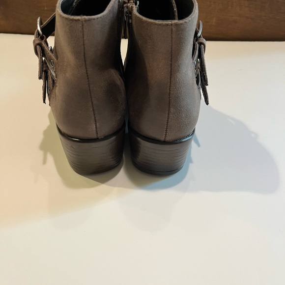Aerosoles Urban Myth Booties - size 6.5M - Picture 4 of 7